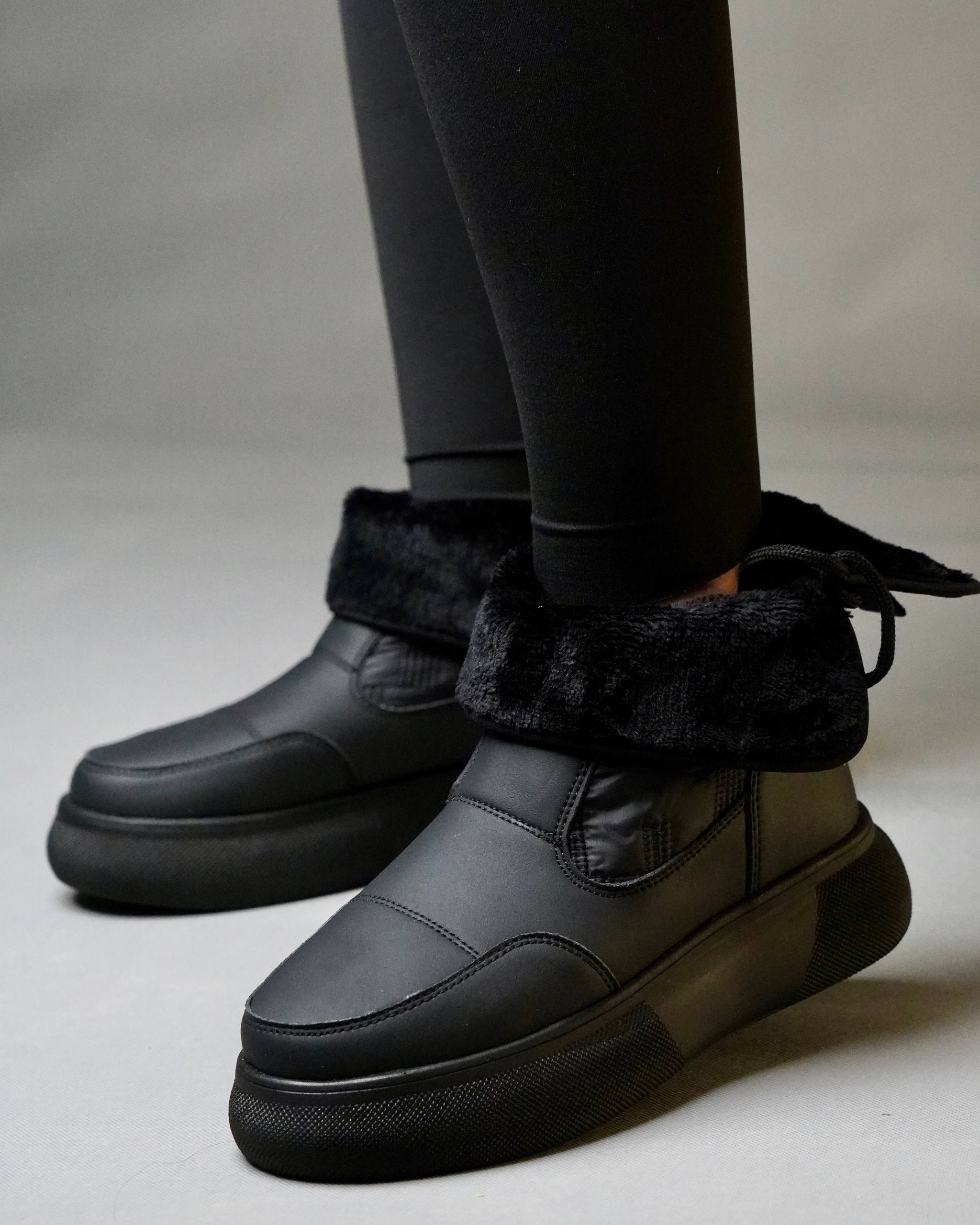 کفش زمستانی ساقدار زنانه مدل نیم بوت پشت بندی (برند یرفا) مشکی