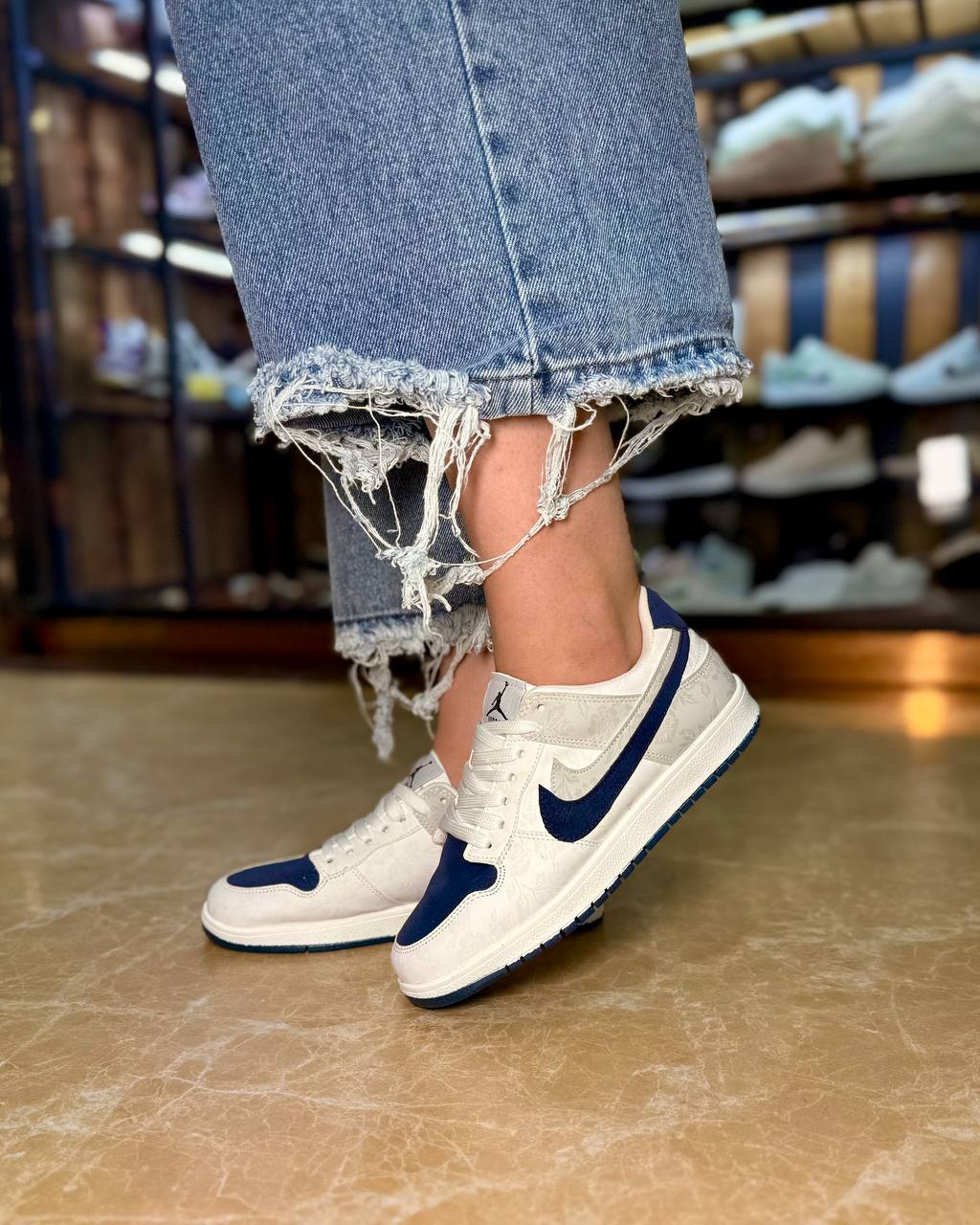 کتانی زنانه ونس نایکی دبل ( دو نایک دیبو)سفید طوسی سرمه‌ای