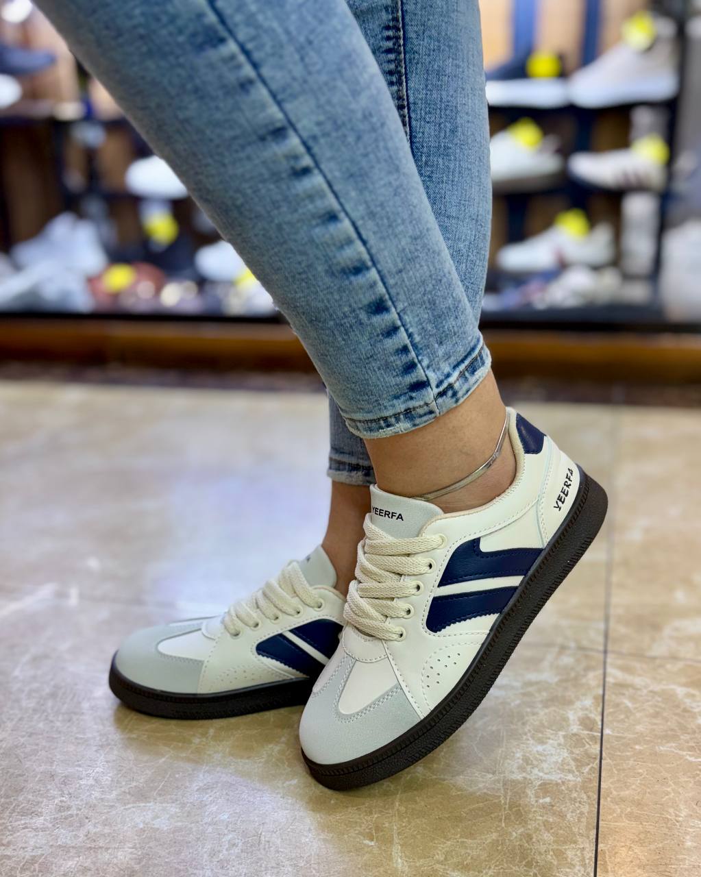 کتانی زنانه ونس کارلین (دو خط سوزنی یرفا) کرم سرمه‌ای